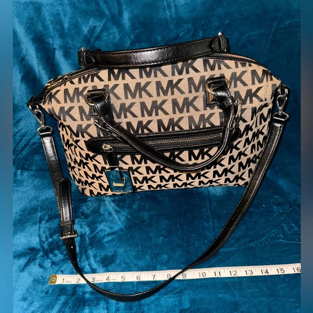Michael Kors Jet Set large travel purse with shoulder strap